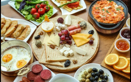 Səhərlər qətiyyən yemək olmaz, ancaq bütün restoranların menyusunda var