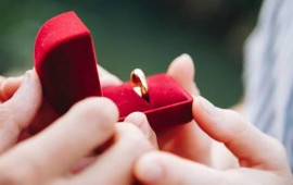 Evlilik təklifi etdi  Biabır oldu 