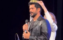 Burak Özçivit Rusiyada kral elan edildi