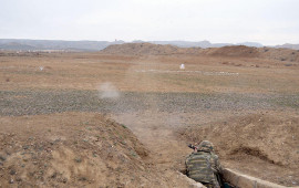 Hərbi vəzifəlilərlə keçirilən təlim toplanışı davam edir