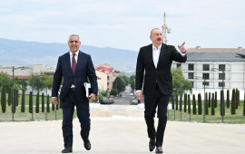 İlham Əliyev Xankəndidə Zəfər parkında görülən tikinti işləri ilə tanış olub  FOTO