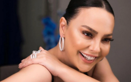 Ebru G&uuml;ndeş kostyumu ilə g&uuml;ndəm oldu 