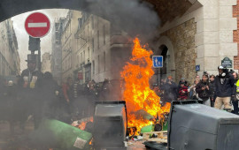 Parisdə etirazçılarla polis arasında növbəti QARŞIDURMA 
