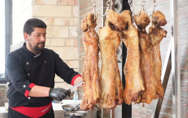 Hazırlanması 6 saat &ccedil;əkir: Dadına baxan bir də istəyir