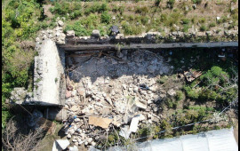 İstanbulda tarixi qala divarları uçub, bir nəfər ölüb