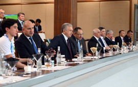 Şavkat Mirziyoyev futbolçulara BYD hədiyyə etdi  Əli Əsədov qələbəni stadiondan izlədi  FOTO