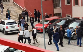 Türkiyədə silahlı şəxs universitet əməkdaşını girov götürdü  FOTO