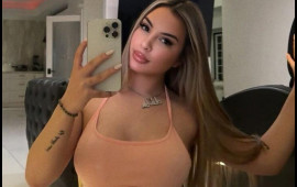 Tanınmış bloqer maşınında güllələnib öldürüldü 