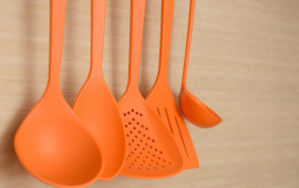 Mətbəxdəki gizli təhl&uuml;kə: Əriyən plastik qidaya qarışır