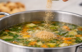 Şorbanıza əlavə edəcəyiniz "bir n&ouml;mrəli" toz: İltihabın k&ouml;k&uuml;n&uuml; kəsir