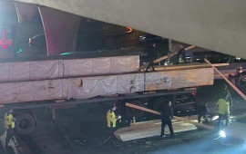 Yük asfalta dağıldı, tıxac yarandı 