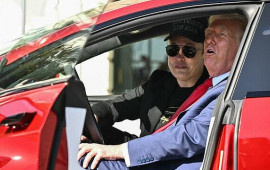 Teslaya rəhbər axtarılır  Maskın başı siyasətə qarışıb