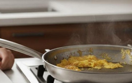 Tava niyə yapışır?   Şeflərin illərdir istifadə etdiyi sadə üsul açıqlandı