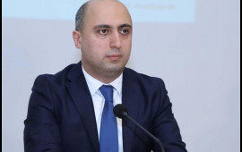 Nazir buraxılış imtahanlarının tez keçirilməsinə münasibət bildirdi