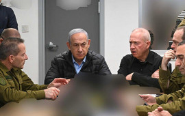 Netanyahu komandirlərlə bunkerdə 