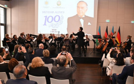 Berlində Ümummilli Liderin 100 illiyinə həsr olunmuş konsert proqramı təqdim olunub  FOTO