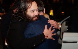 Toyu ilə d&uuml;nyaya səs salan hindistanlı bu dəfə qonağı ilə g&uuml;ndəm oldu 