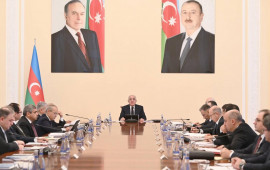 Əli Əsədov nazirləri topladı
