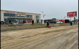 Bakıda ticarət mərkəzində meyit TAPILDI